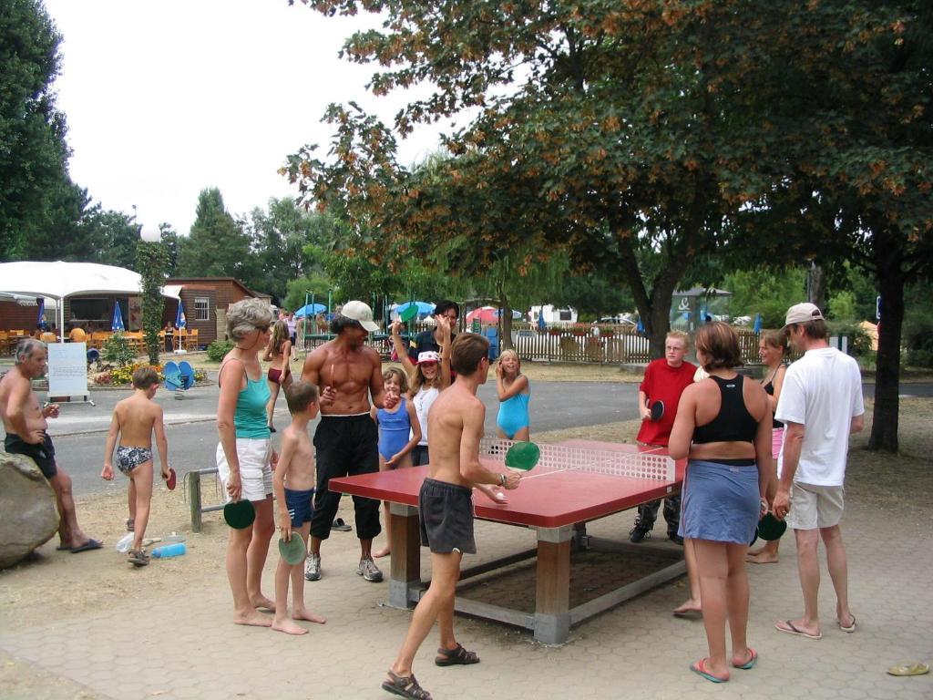 Camping La Belle Etoile Melun Bagian luar foto